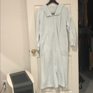 Full zipper robe In a soft green color size medium